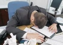 Studiu: Jumătate dintre angajaţii stresaţi şi-ar bate şeful