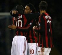 Probleme pentru Milan: Ronaldinho, accidentat, iar Kaka este nemulţumit
