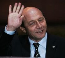 Negocieri în lipsa preşedintelui. Băsescu a pornit spre Bruxelles cu o întârziere de 45 minute 