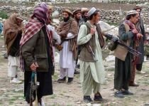 Paradox: Occidentul plăteşte taxă de protecţie talibanilor pentru a putea transporta echipament trupelor NATO din Afganistan