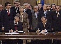 Liderii PD-L şi PSD+PC au semnat Protocolul pentru România