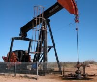 Barilul de petrol a depăşit 50 de dolari, în aşteptarea deciziei OPEC de miercuri