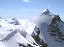 Doi alpinişti români vor să cucerească muntele Vinson din Antarctica