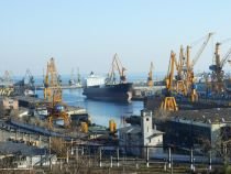 Exporturile României au scăzut la mai puţin de jumătate faţă de anul trecut

