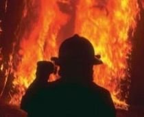 Incendiu la o casă în construcţie din Săftica. Doi bărbaţi au murit şi patru au fost grav răniţi