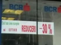 BCR se reprofilează radical: De la operaţii bancare, la vândut haine la reducere :)