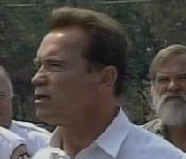 Schwarzenegger le dă funcţionarilor din California 2 zile pe lună concediu neplătit