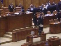 Guvernul Boc a trecut de Parlament. Miniştrii au depus jurământul în faţa preşedintelui