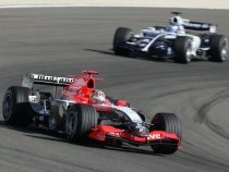 Toyota nu se retrage din Formula 1, dar îşi reduce cheltuielile