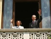 Familia regală a României a primit colindători la Castelul de la Săvârşin şi petrece cu bucate trimise de Prinţul Charles

