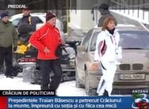 Traian Băsescu şi-a petrecut Crăciunul la munte, alături de familie şi de Elena Udrea