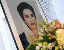 Peste 100.000 de pakistanezi comemorează un an de la asasinarea lui Benazir Bhutto