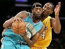 Lakers pierd acasă cu Hornets, 105-116. Celtics scapă şefia clasamentului în Est(VIDEO)