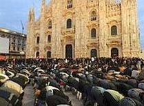 Vaticanul, ?stânjenit? de rugăciunile musulmanilor în faţa unei catedrale catolice

