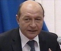 Băsescu: Ordonanţa care interzice cumulul salariului cu pensia este constituţională