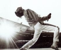 Freddie Mercury a fost desemnat zeul muzicii rock de fanii britanici