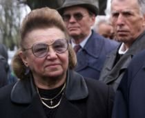 Ana Mureşan a leşinat din nou la o conferinţă de presă susţinută de C.V.Tudor