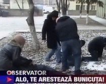 Timişoara. Poliţişti deghizaţi în bunicuţe au prins mai mulţi hoţi în flagrant (VIDEO)