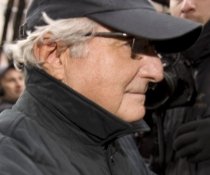 Bernard Madoff, "escrocul secolului", rămâne arestat la domiciliu