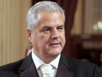 Adrian Năstase: Poate ar fi mai simplu şi mai ieftin să schimbăm preşedintele, nu Constituţia