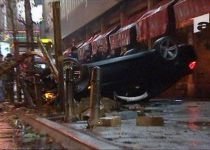 Accident ca în filme în centrul Capitalei. După 120 km/h, o maşină s-a rostogolit de mai multe ori(VIDEO)