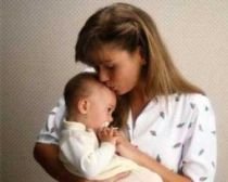 Numai 4% dintre mamele din România au cerut recalcularea indemnizaţiei pentru creşterea copilului