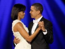 Familia Obama a deschis seria celor 10 baluri oficiale. Primul dans (VIDEO)

