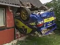 În pat cu maşina de raliu! Cel mai bizar accident al anului în sportul pe patru roţi, în Danemarca (VIDEO)