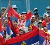 Sârbii şi bosniacii şi-au "servit" pumni şi scaune la Australian Open (VIDEO)