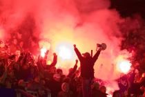 Sute de rapidişti l-au contestat pe Copos într-un miting de la stadionul Giuleşti