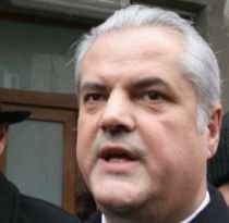 Adrian Năstase, rezervat cu propria candidatură la prezidenţiale
