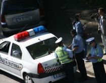 Bucuria infractorilor: Poliţia română în criză de hârtie, pixuri, curent sau benzină 

