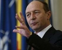 Retragerea lui Băsescu din cursa prezidenţială: Intenţie serioasă sau scenariu electoral?