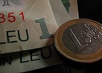Conversia creditelor din euro în lei, avantajoasă la un curs de 4,5 lei/euro