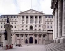 Acuzaţi de discriminare. Bank of England organizează cursuri "de înfrumuseţare" pentru angajate