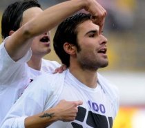 Mutu a adus trei puncte Fiorentinei cu o "dublă", înscriind golul nr. 100 în Italia (VIDEO)
