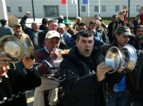 Graniţa româno-bulgară va fi blocată de protestele producătorilor de lapte