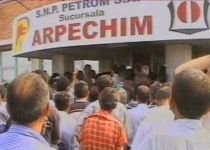 Angajaţii Arpechim Piteşti protestează faţă de eventualele disponibilizări