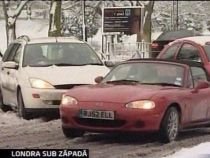 Marea Britanie. Curse aeriene anulate din cauza ninsorilor. Mai mulţi români, pe aeroportul Luton, de luni