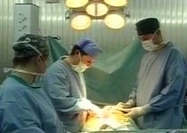 Operaţie rară, efectuată la Cluj: O echipă de medici a salvat două vieţi cu ajutorul unui singur rinichi