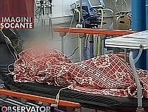 Neglijată de familie. O bătrână, care cântărea doar 25 de kg, a fost internată la spitalul din Galaţi (VIDEO)