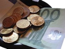 Euro, cotat la 4,2450 lei, în scădere cu 0,72 bani