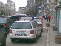 Poliţiştii din Târgovişte reţin oamenii care le fotografiază maşinile (VIDEO)