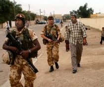 Foştii militari din regimul lui Saddam Hussein, chemaţi în Irak
