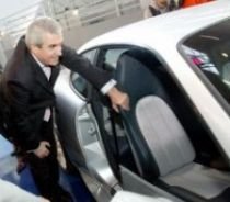 Audi-ul transferat pentru Tăriceanu se prăfuieşte în garajul Parlamentului