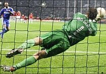 Van der Sar, la şapte meciuri fără gol primit distanţă de recordul mondial