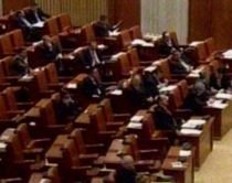 Bugetele ministerelor, aprobate de Parlament după dezbateri acide