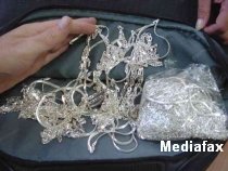 Român cu domiciliul în Mexic, prins cu 24 de kilograme de bijuterii, pe Aeroportul Henri Coandă