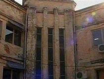 Clădirea Institutului de Medicină Legală din Craiova, la un pas de prăbuşire