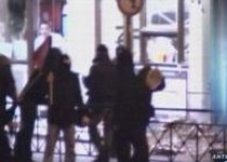 Violenţe la Atena. Cocteiluri Molotov, lansate asupra sediului unui ziar 